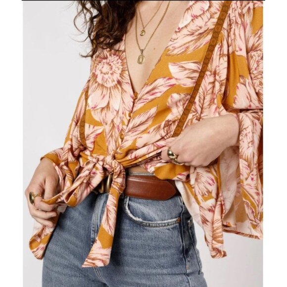 Band of the Free NWT Libby Gold Floral Bell Sleeve Crop Top Sz XS Womens Yellow - Picture 10 of 15